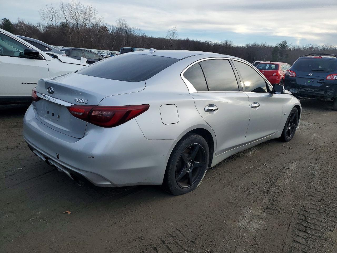2018 Infiniti Q50 Luxe - Image 3
