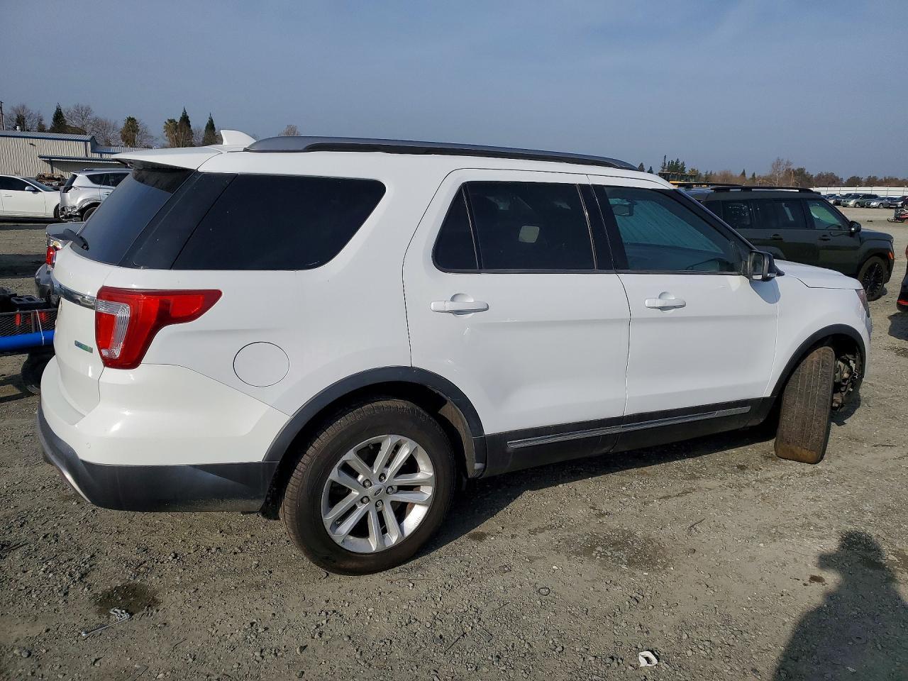 2016 Ford Explorer Xlt - Фото 3