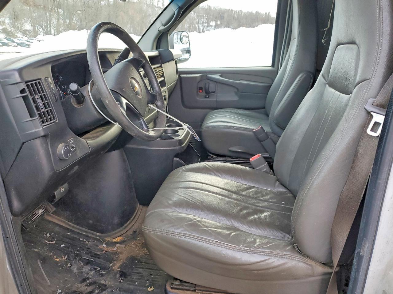 2014 Chevrolet Express 2500 Utility / Service Van - Image 7