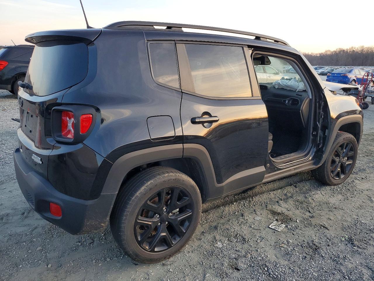 2023 Jeep Renegade Altitude - Фото 3