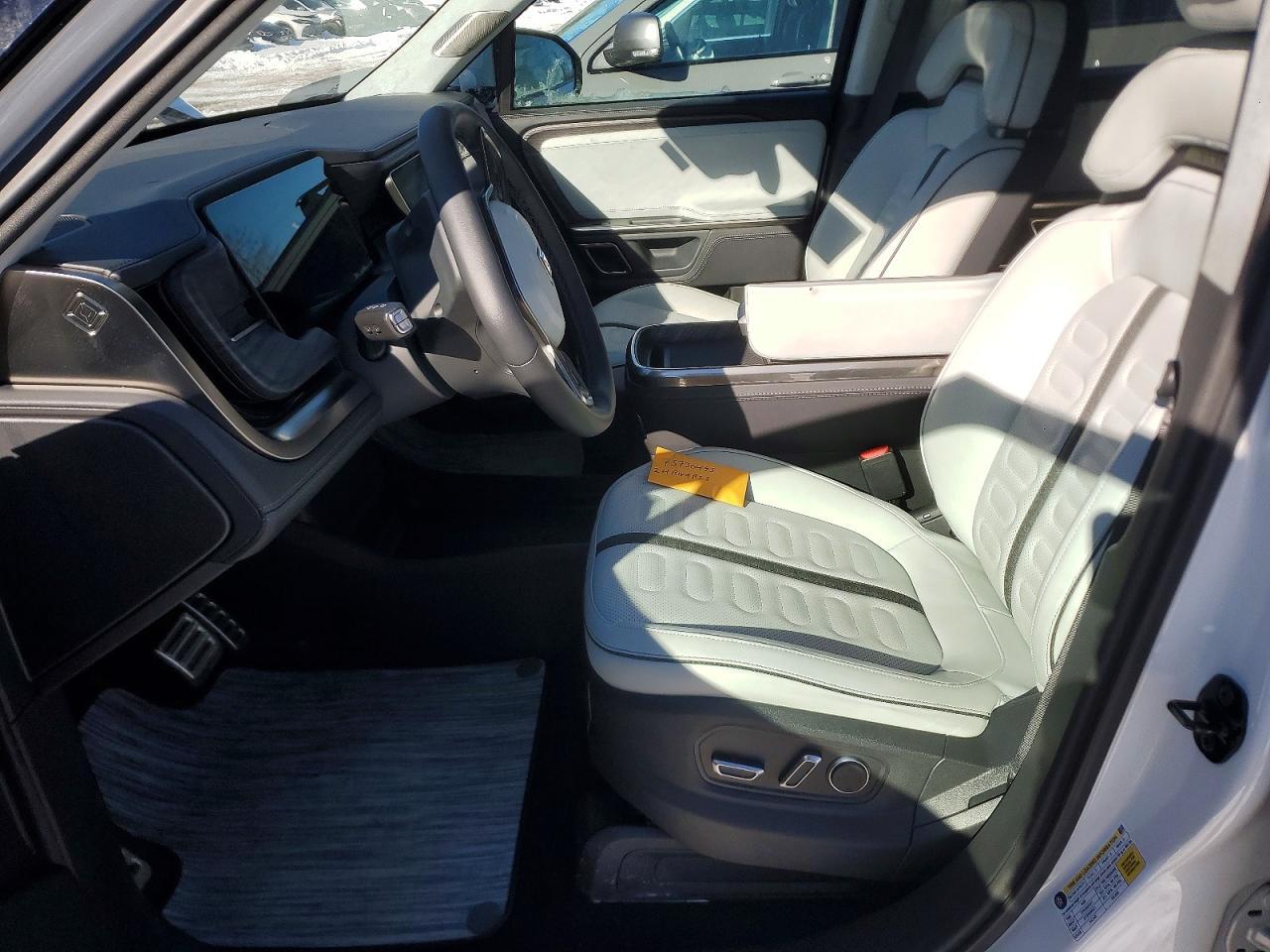 2024 Rivian R1S Adventure - Image 7