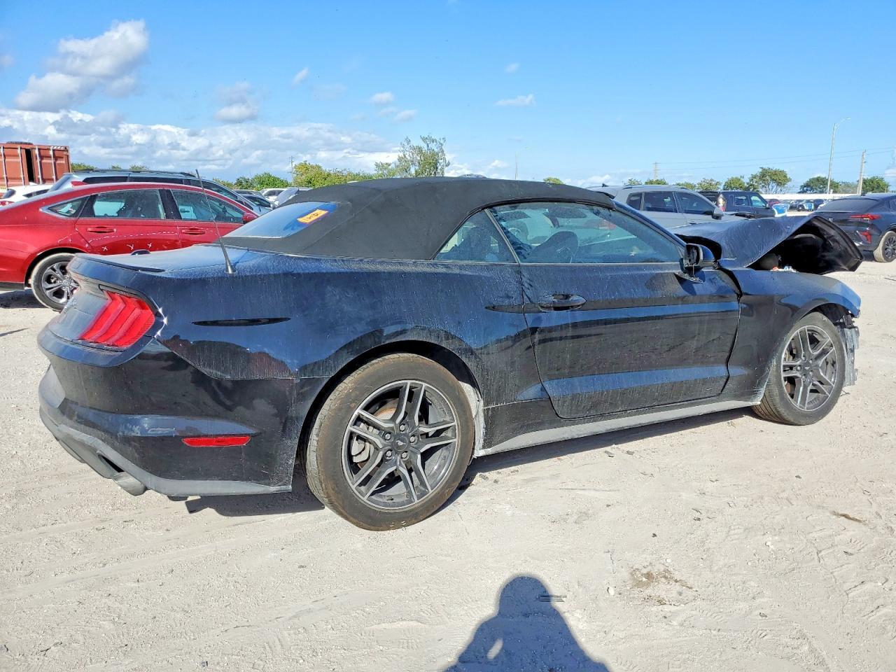 2022 Ford Mustang - Фото 3