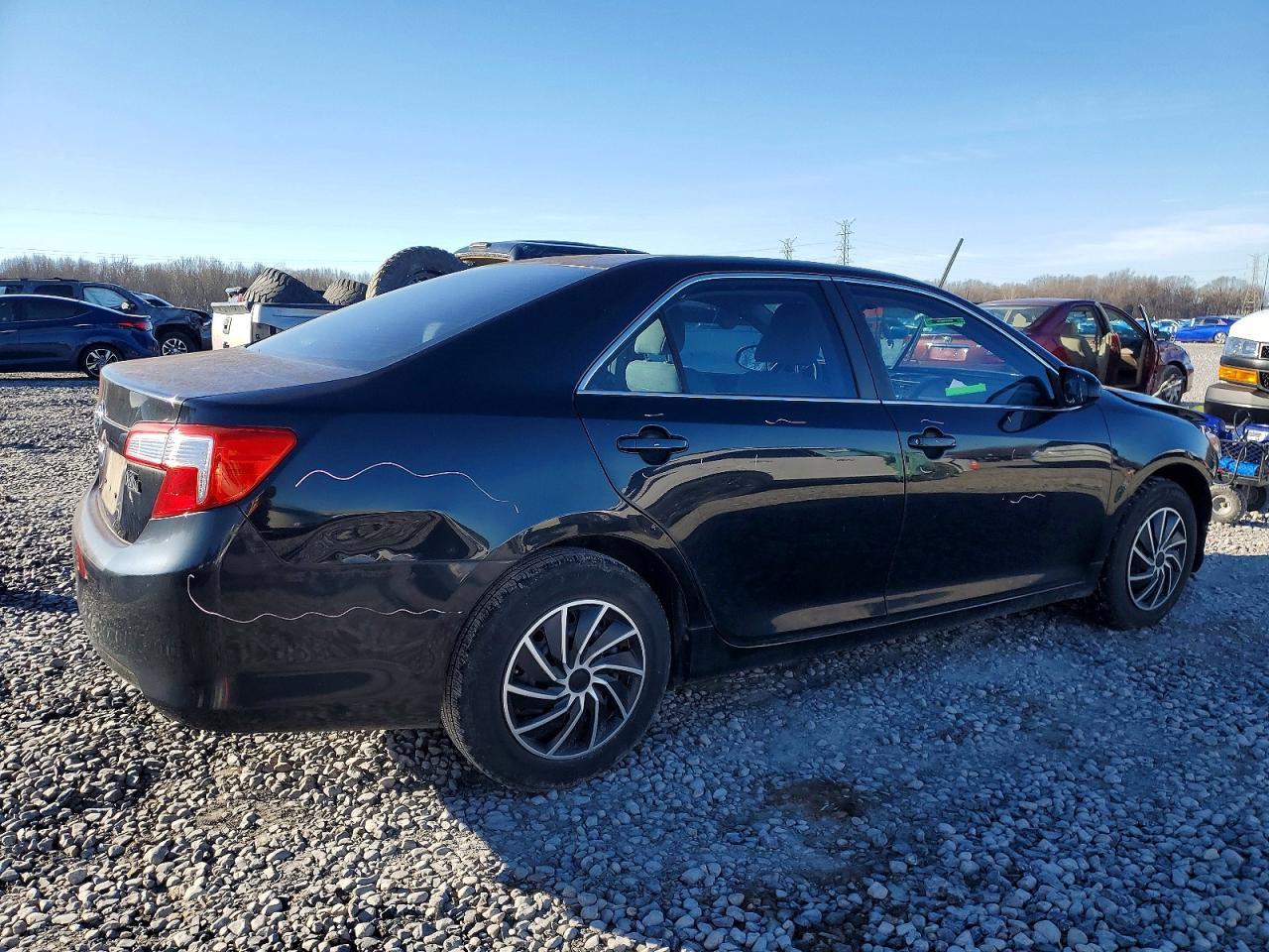 2014 Toyota Camry L - Фото 3