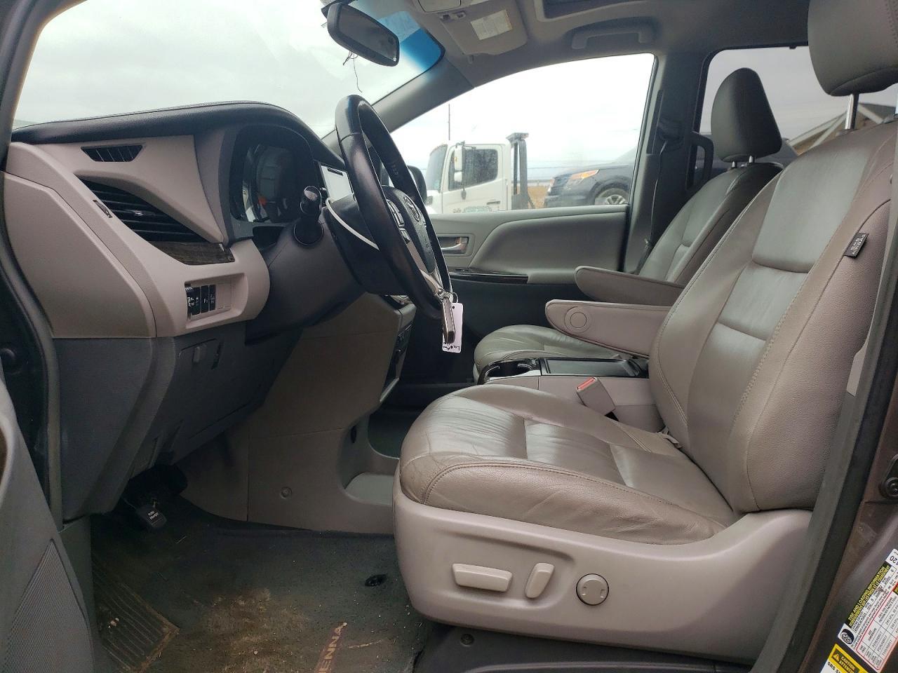 2015 Toyota Sienna Xle 8-Passenger - Фото 7