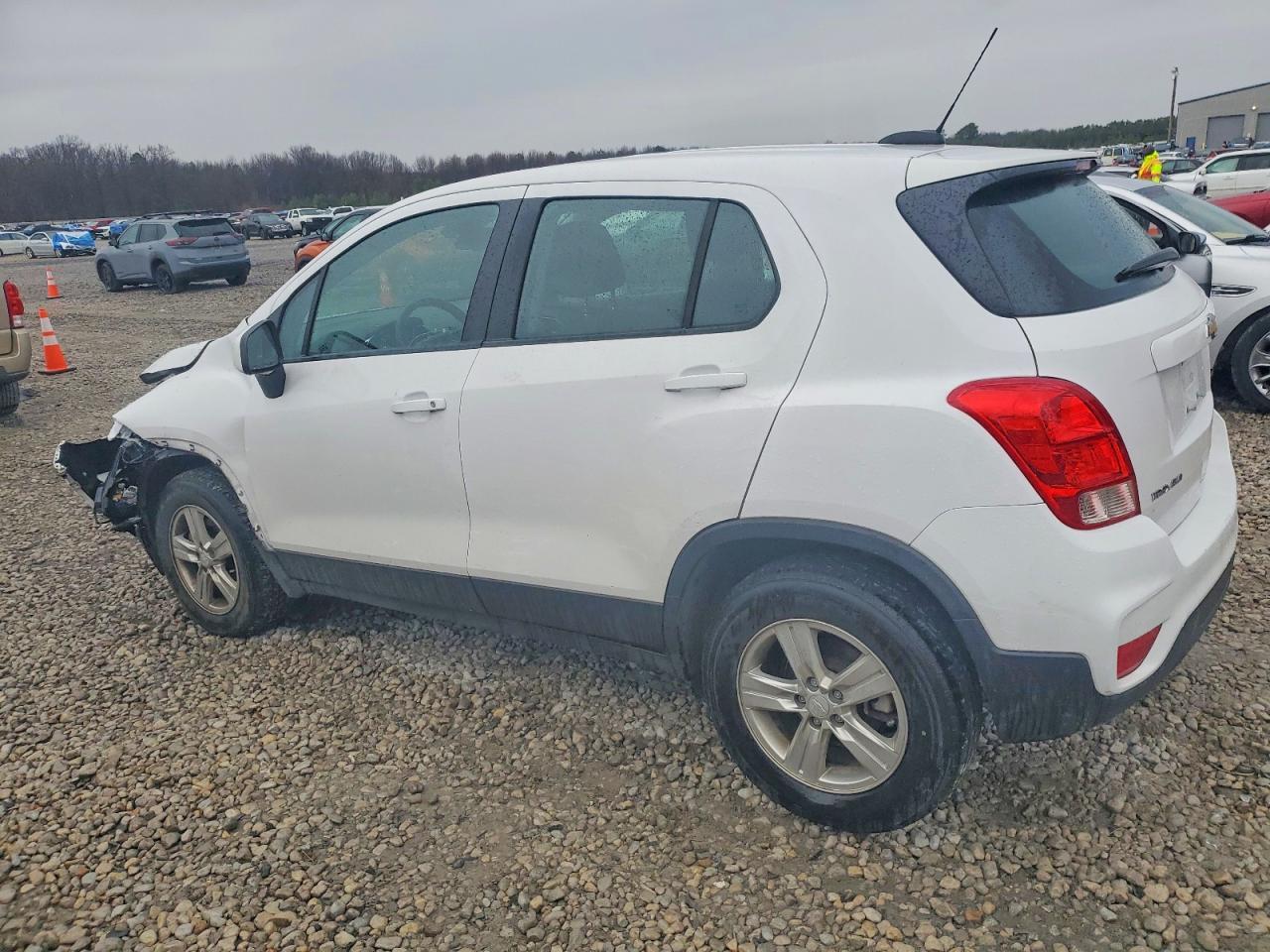 2019 Chev Trax Ls - Фото 2