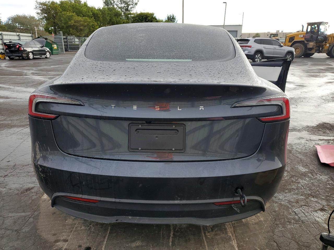 2025 Tesla Model 3 - Image 6