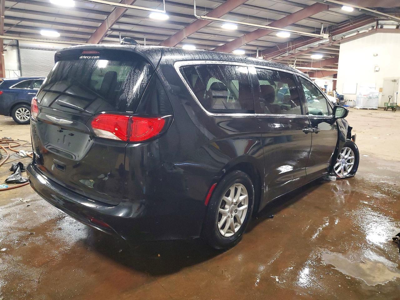 2020 Chrysler Pacifica L - Фото 3