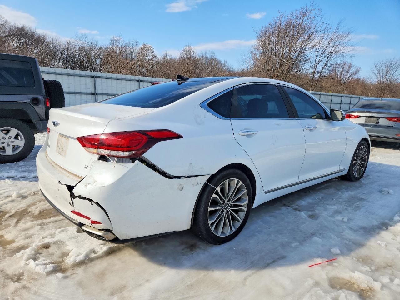 2015 Hyundai Genesis 3.8L - Фото 3