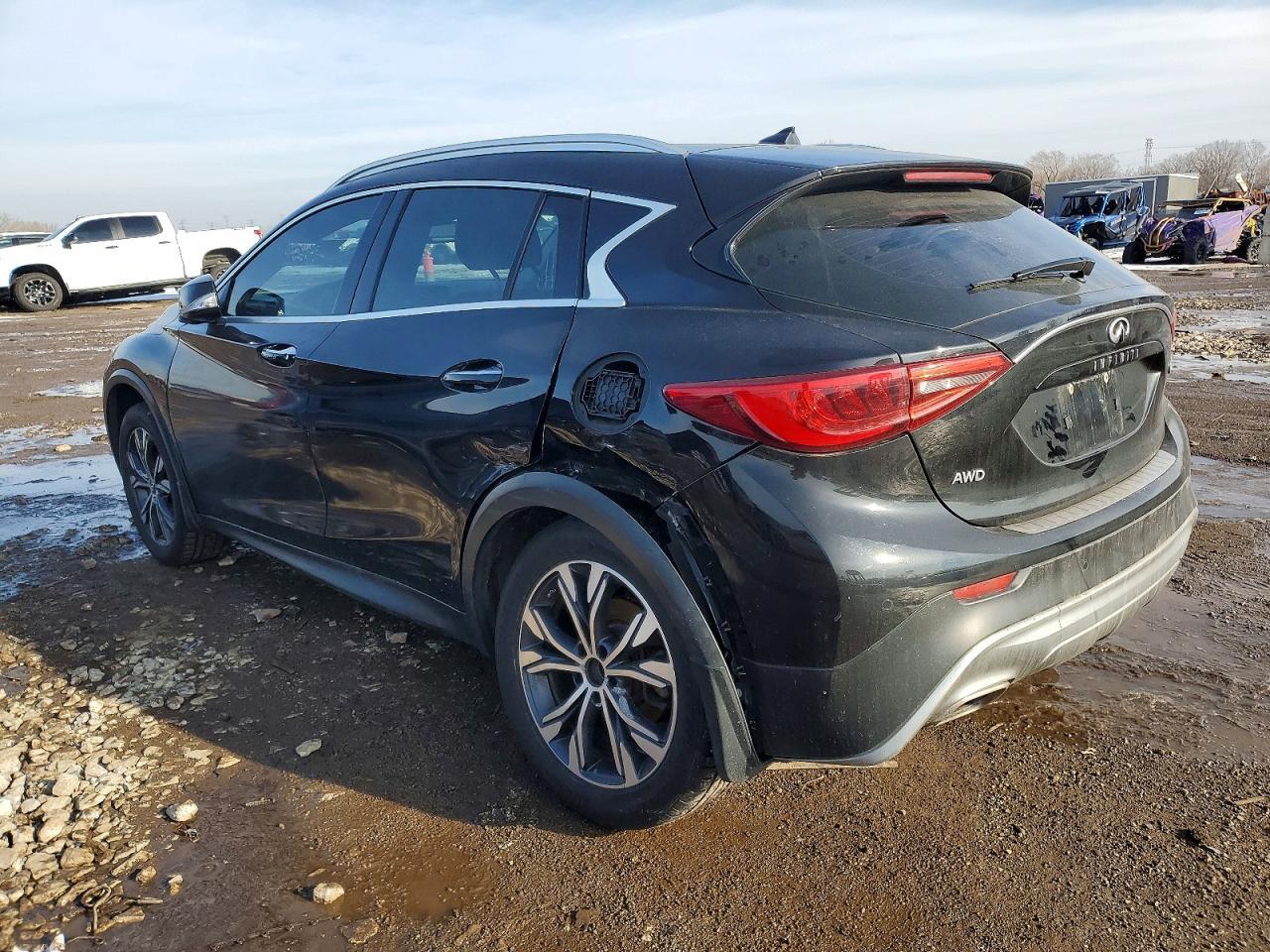2017 Infiniti Qx30 - Image 2