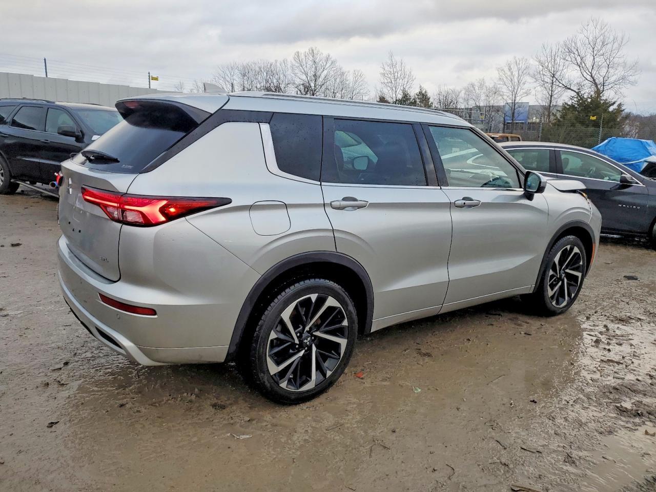2022 Mitsubishi Outlander Sel - Фото 3