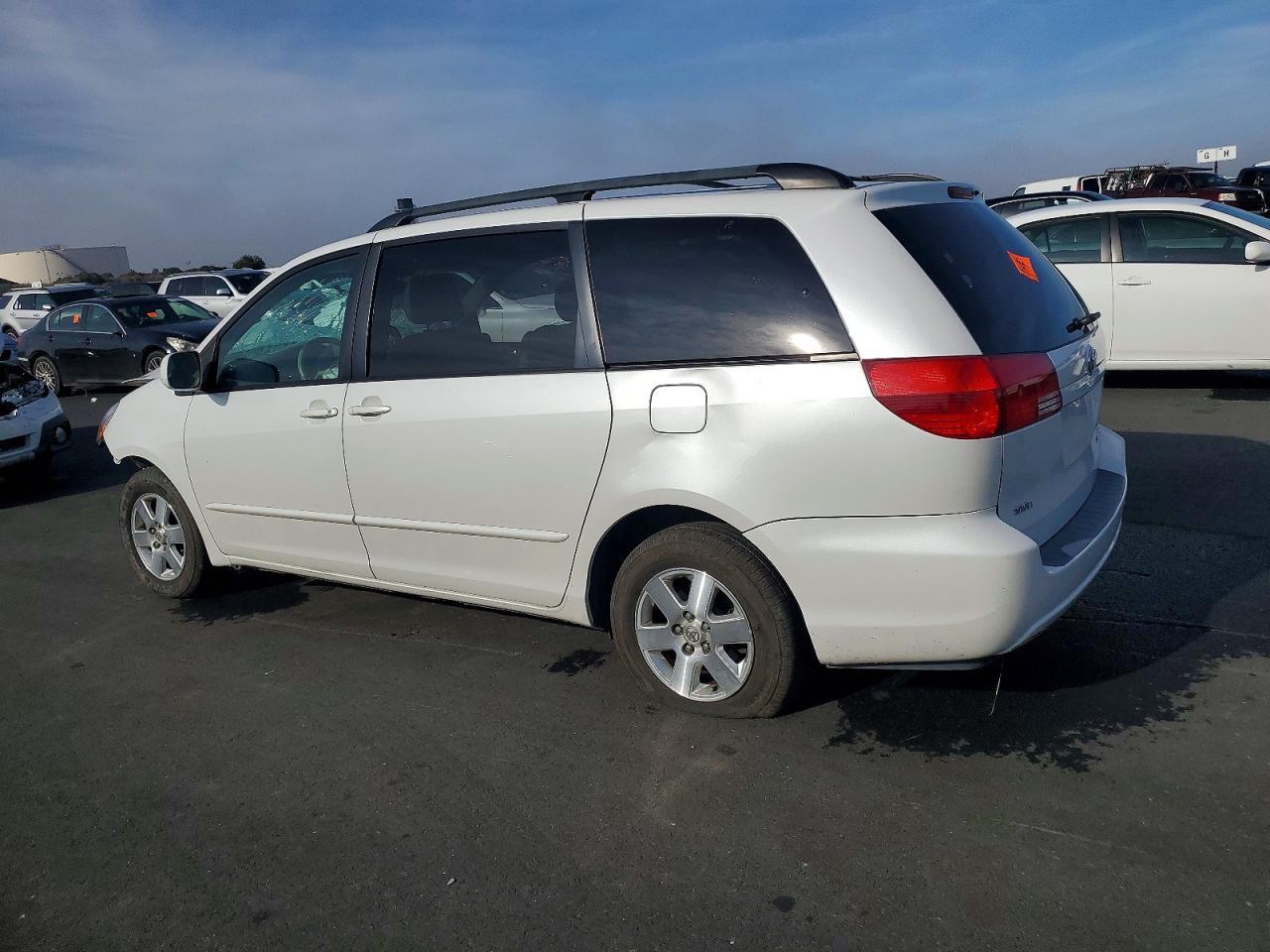 2004 Toyota Sienna Xle - Фото 2