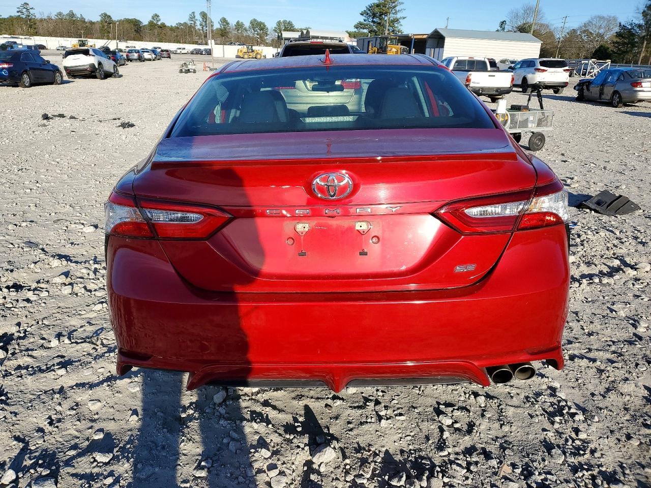 2020 Toyota Camry Se - Фото 6