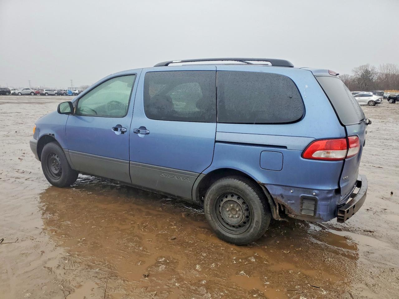 2002 Toyota Sienna Le - Image 2