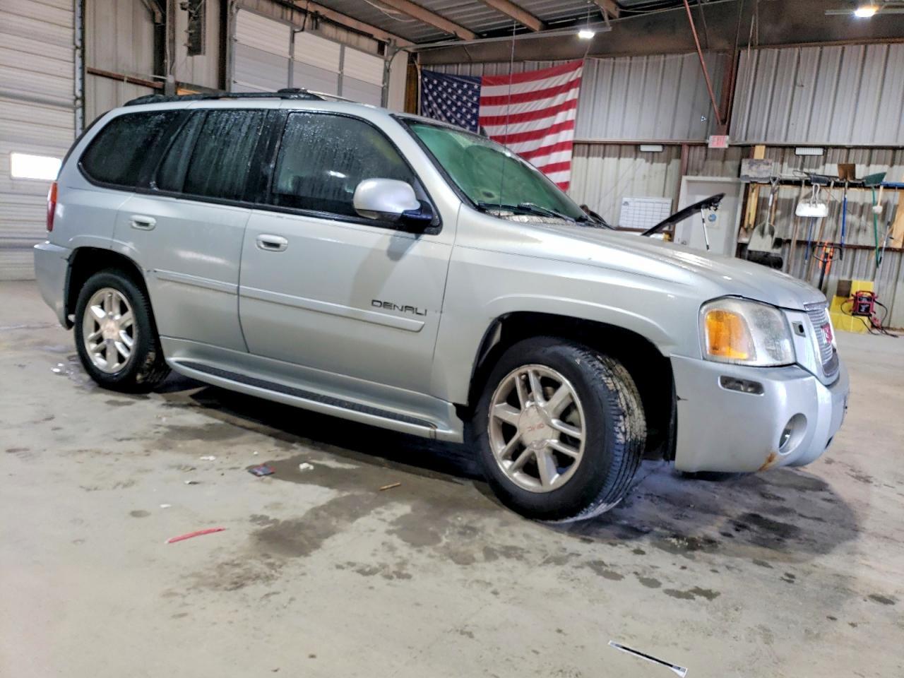2008 GMC Envoy Denali - Image 4