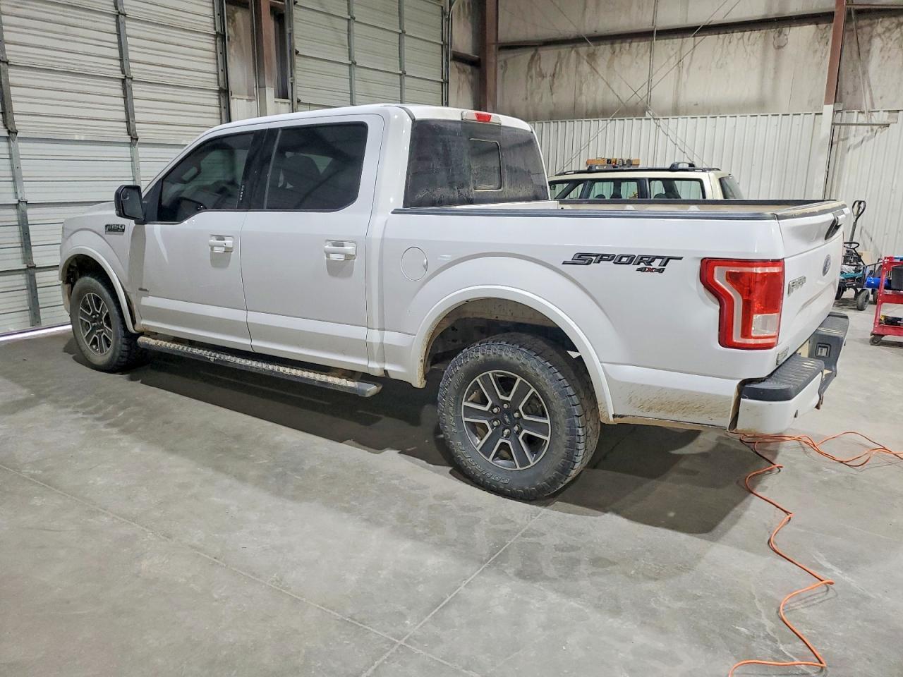 2017 Ford F150 Supercrew - Фото 2