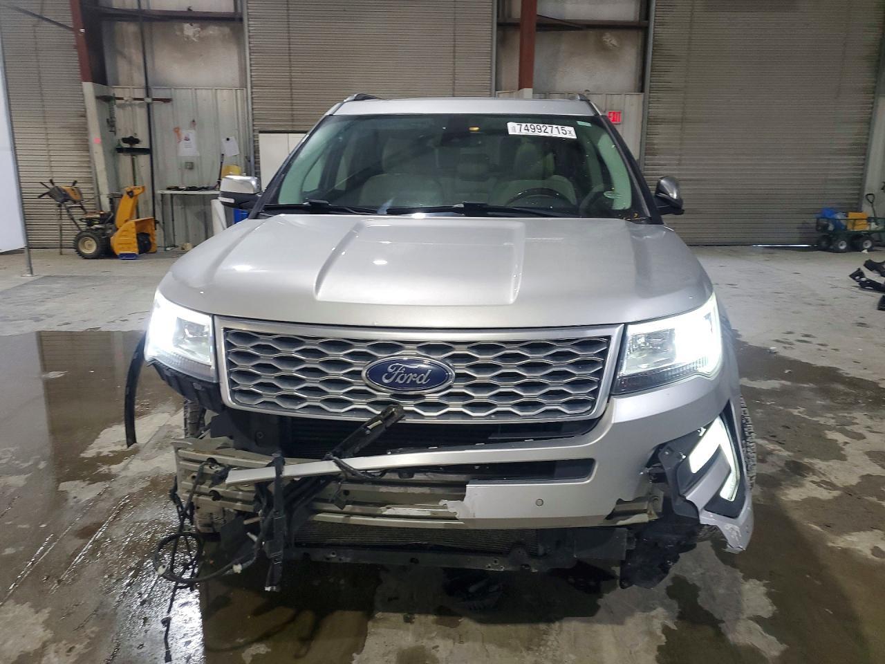 2017 Ford Explorer Platinum - Image 5