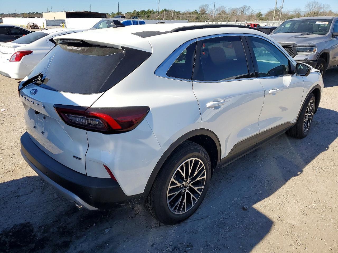 2025 Ford Escape - Image 3