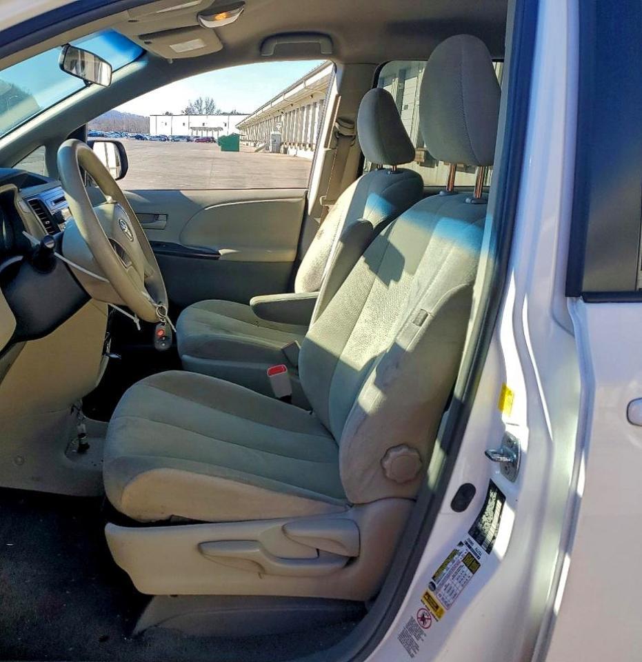 2011 Toyota Sienna - Фото 7
