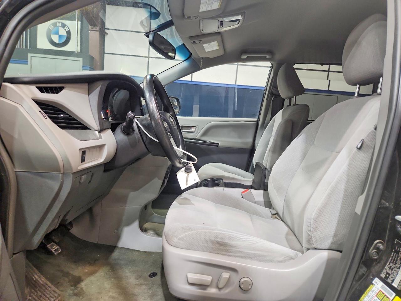 2015 Toyota Sienna Le - Image 7