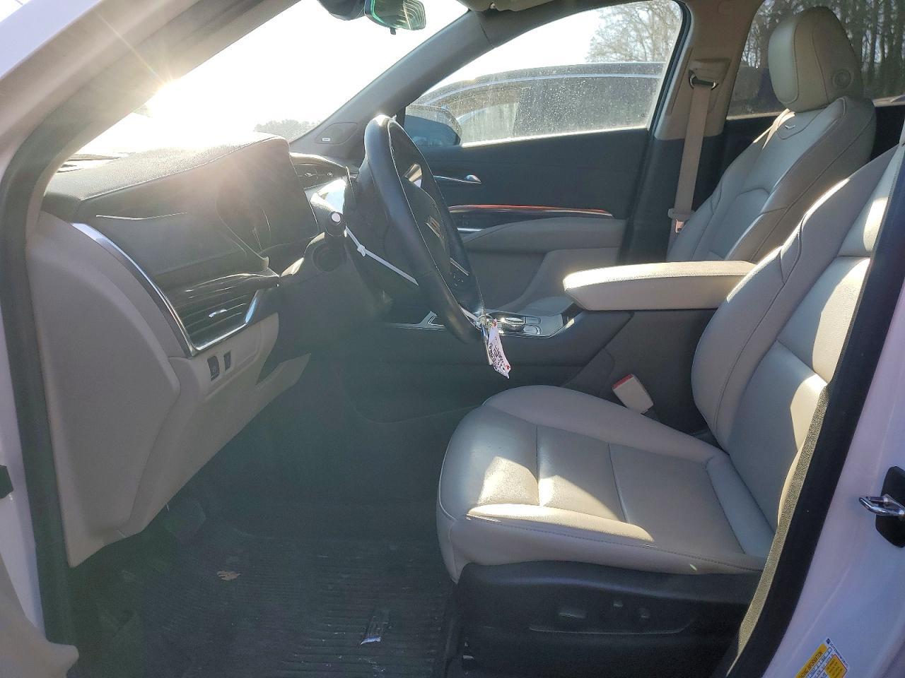 2022 Cadillac Xt4 Luxury - Image 7
