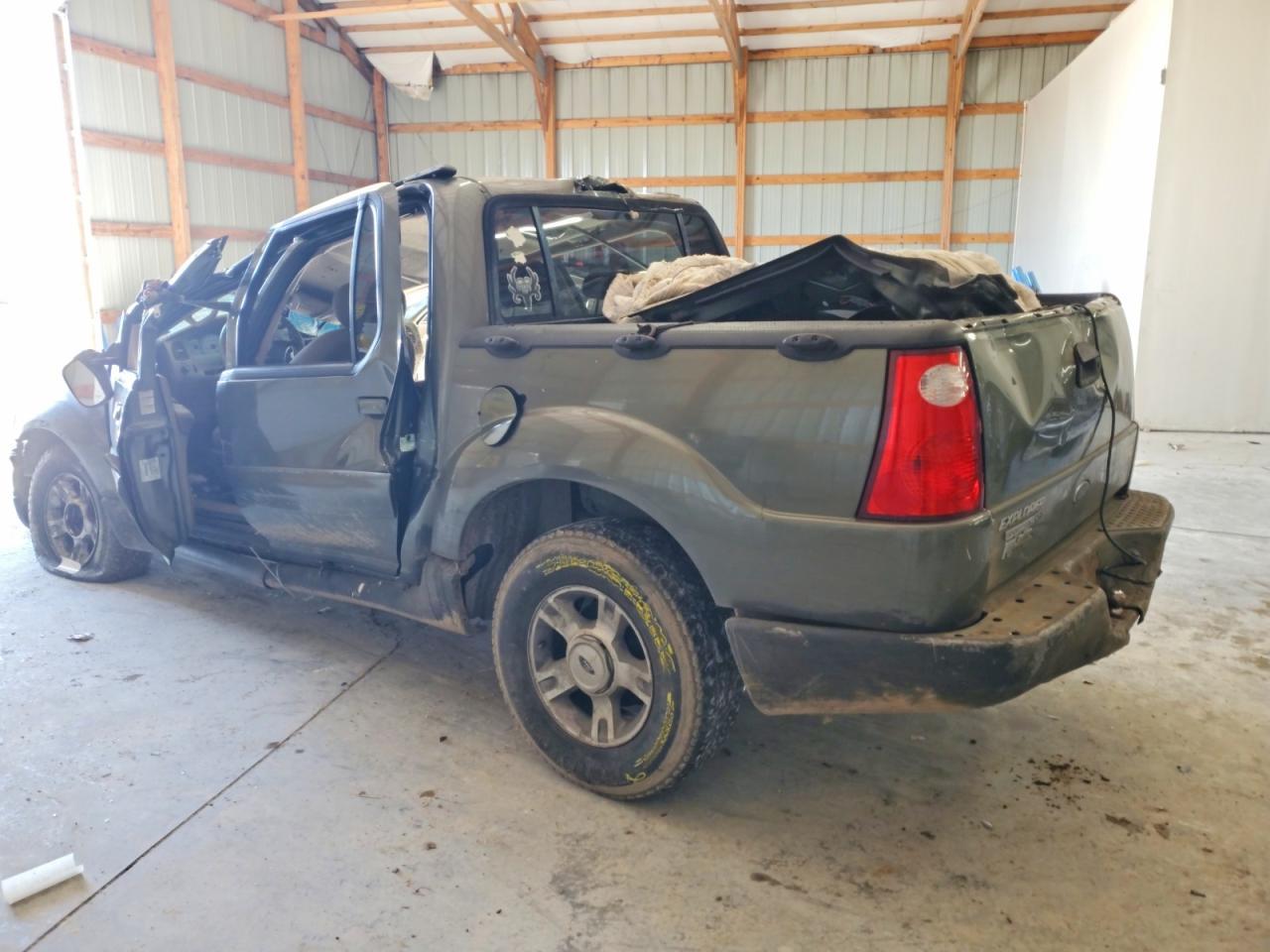 2003 Ford Explorer Sport Trac - Фото 2