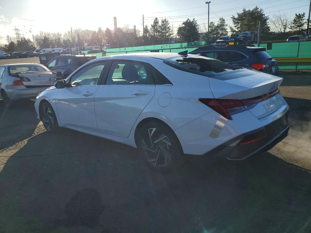 2024 Hyundai Elantra Limited - Фото 2