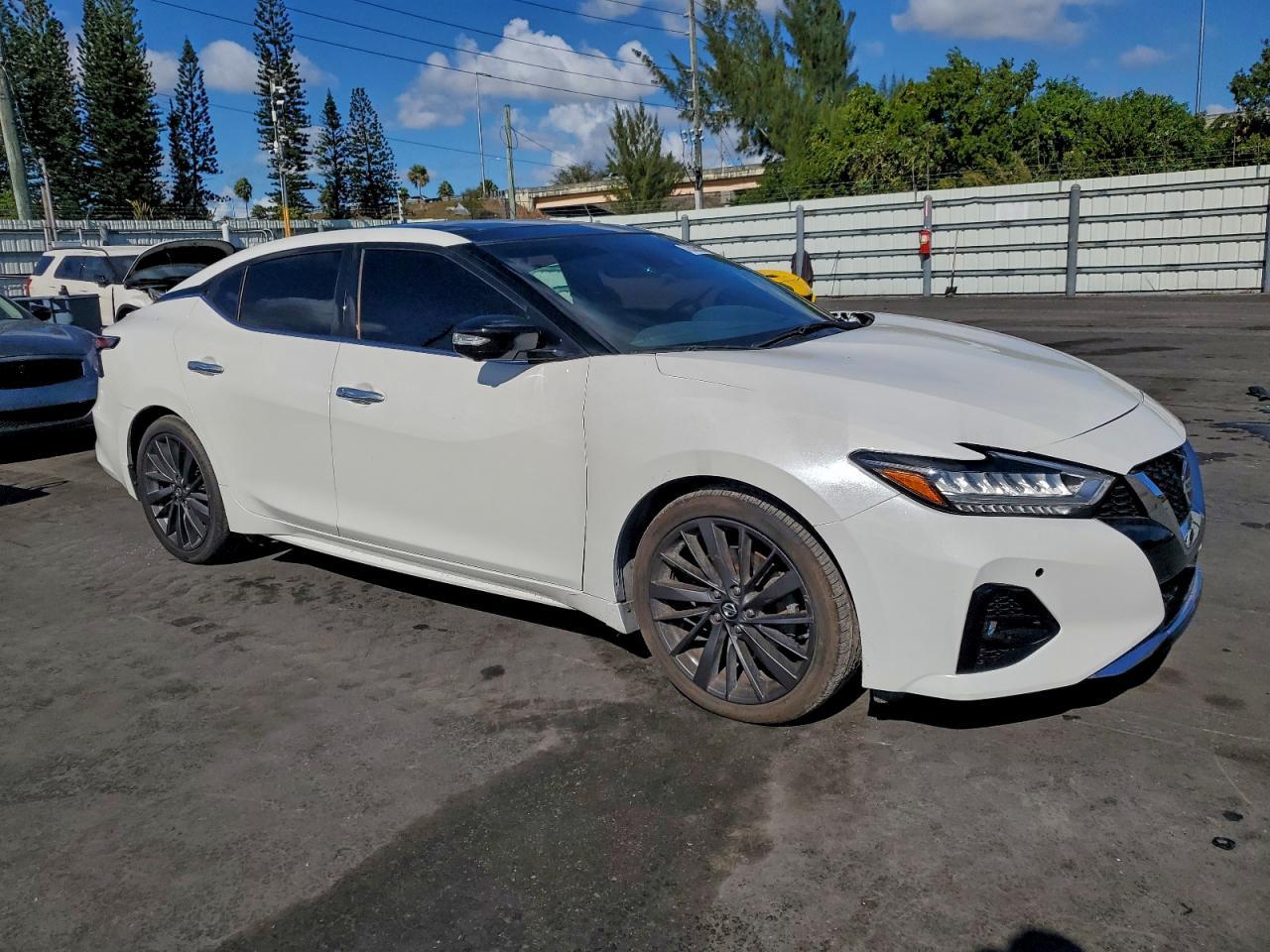 2020 Nissan Maxima Platinum - Image 4