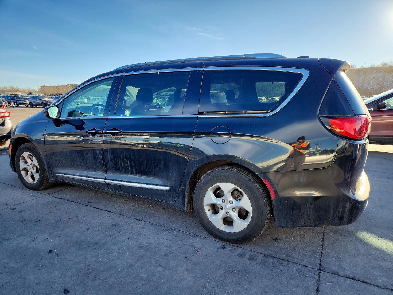 2017 Chrysler Pacifica Touring L Plus - Фото 2