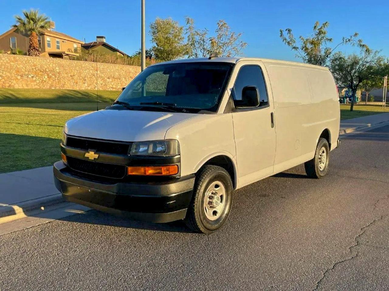 2020 Chevrolet Express G2500 - Фото 2