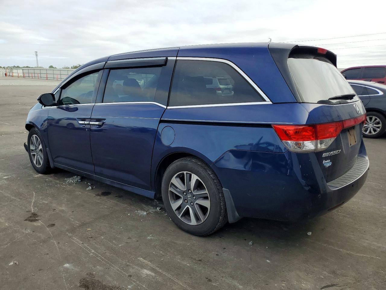2015 Honda Odyssey Touring - Фото 2