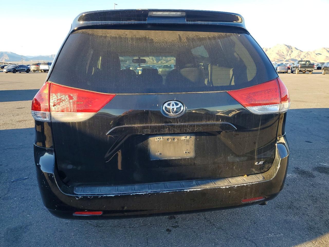 2013 Toyota Sienna Le - Фото 6