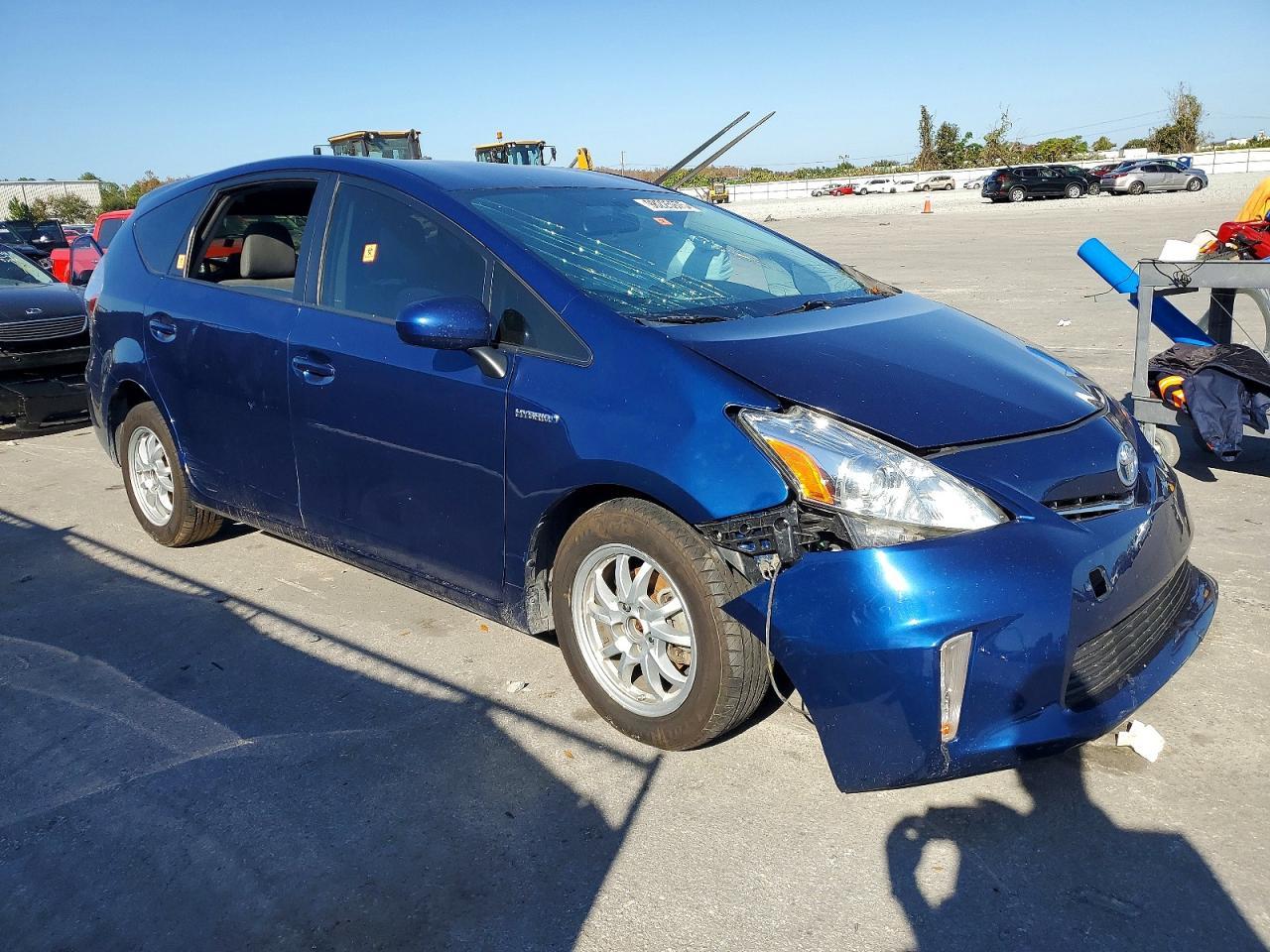 2014 Toyota Prius V - Image 4