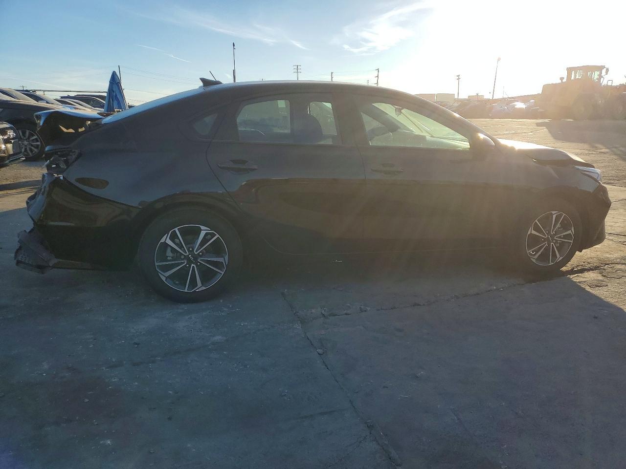 2024 Kia Forte Lx - Фото 3
