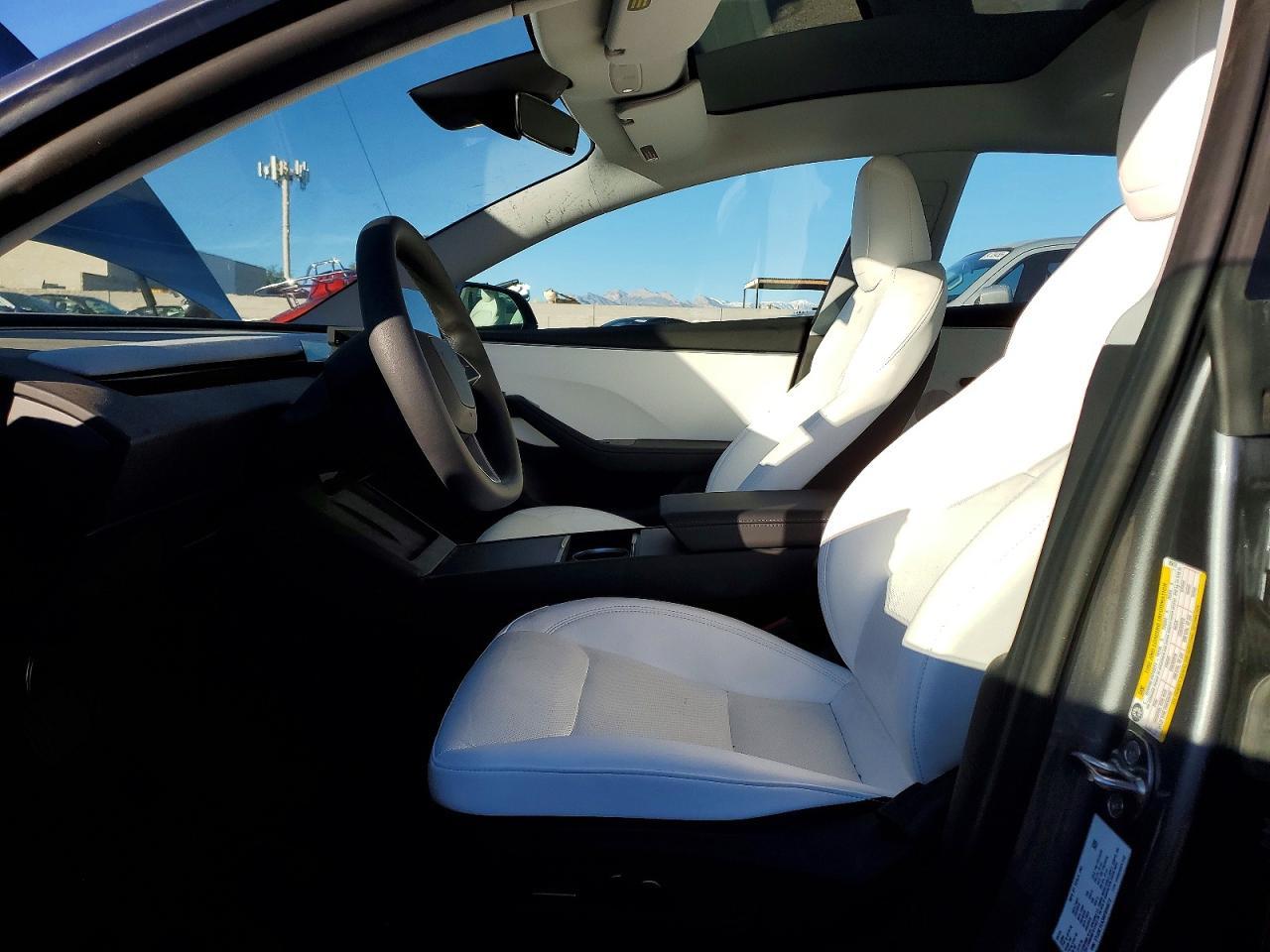 2024 Tesla Model 3 - Image 7