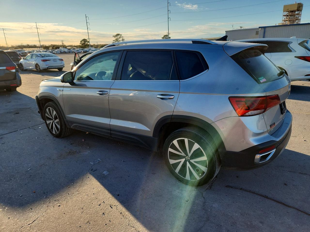 2022 Volkswagen Taos Se - Image 2
