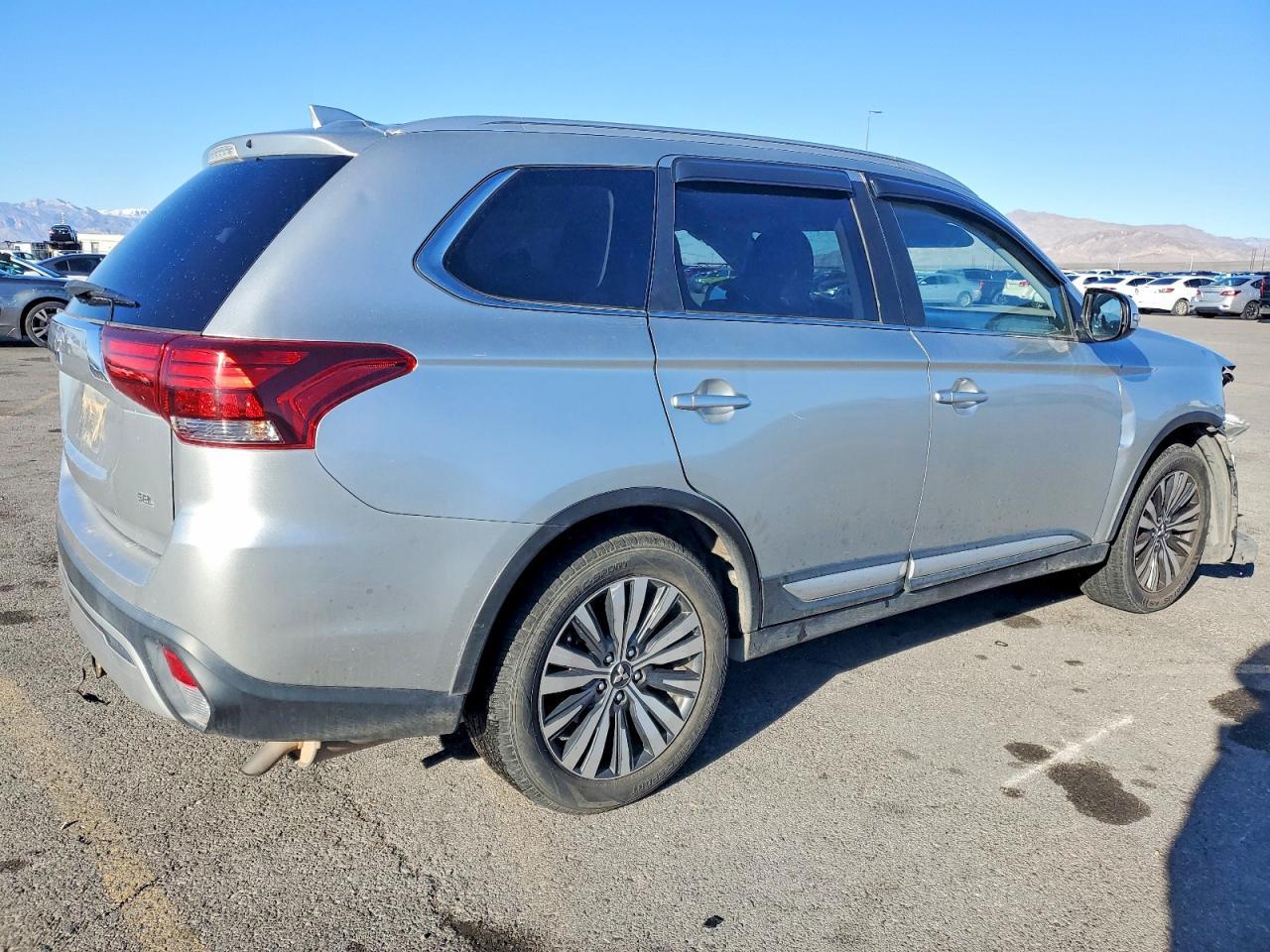 2020 Mitsubishi Outlander Se - Фото 3