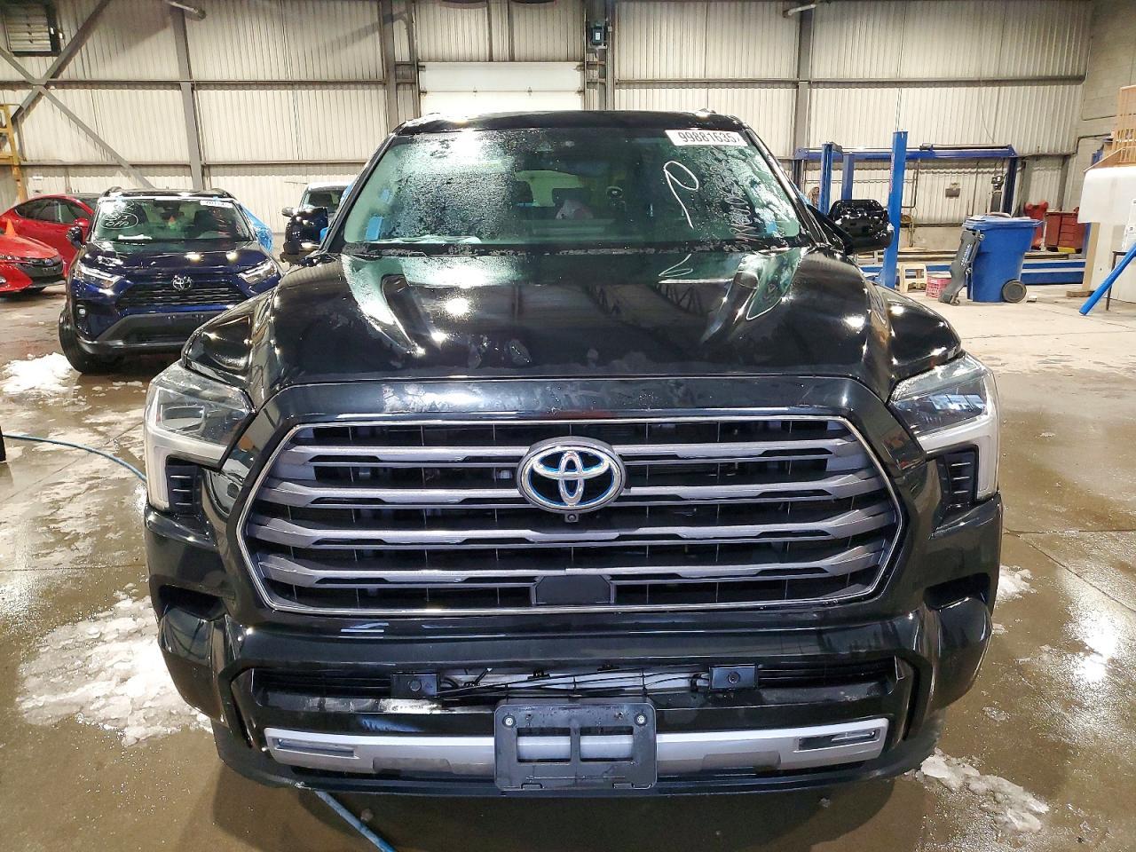 2023 Toyota Sequoia Sr5 - Image 5