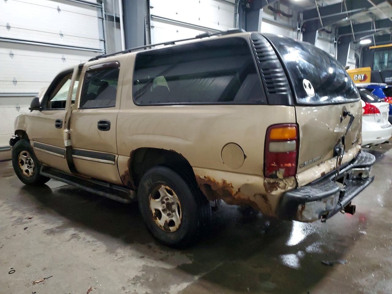 2005 Chevrolet Suburban K1500 - Image 2