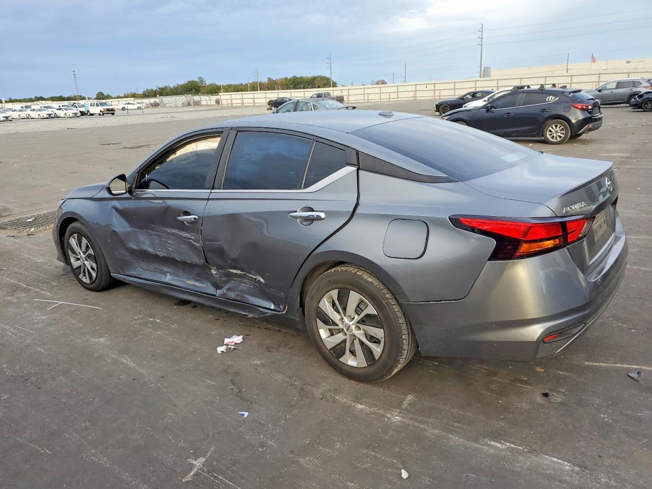 2020 Nissan Altima S - Фото 2