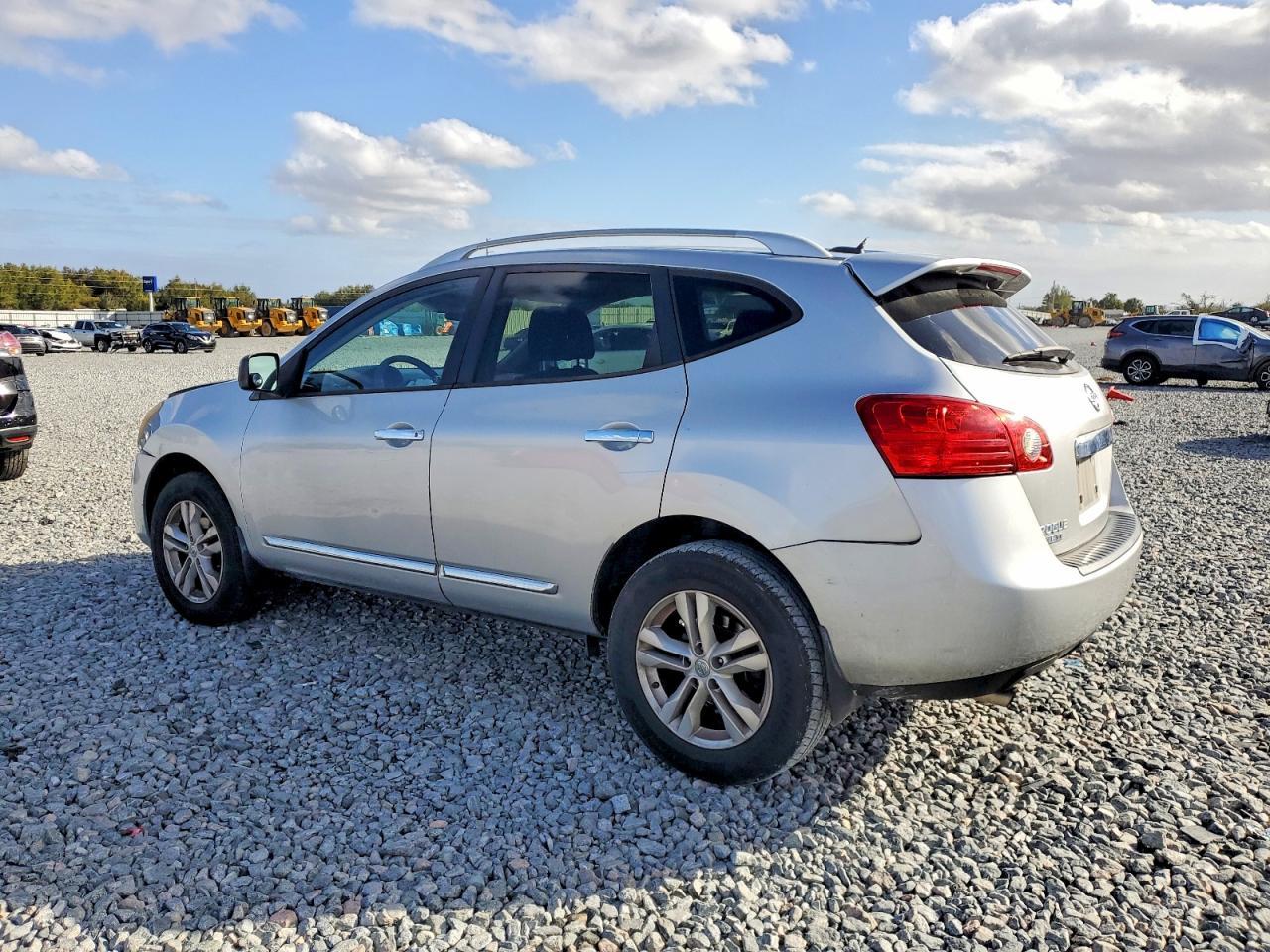 2015 Nissan Rogue Select S - Фото 2