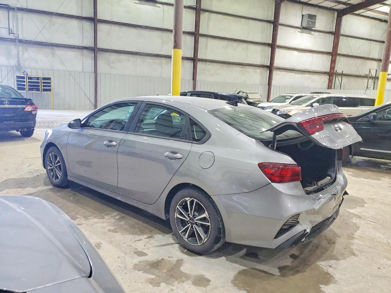2023 Kia Forte Lxs - Фото 2