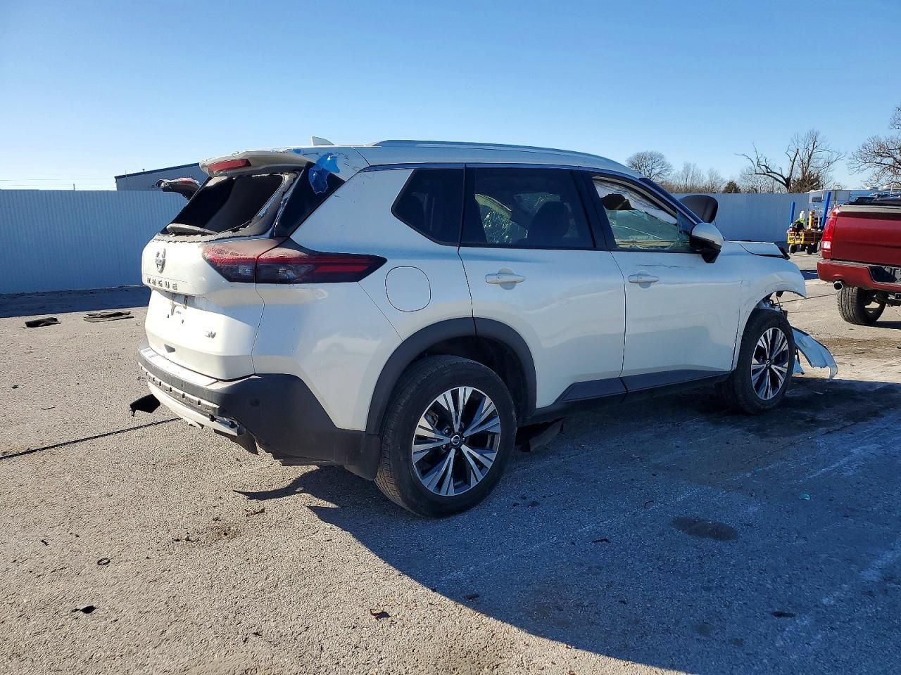 2021 Nissan Rogue - Фото 3