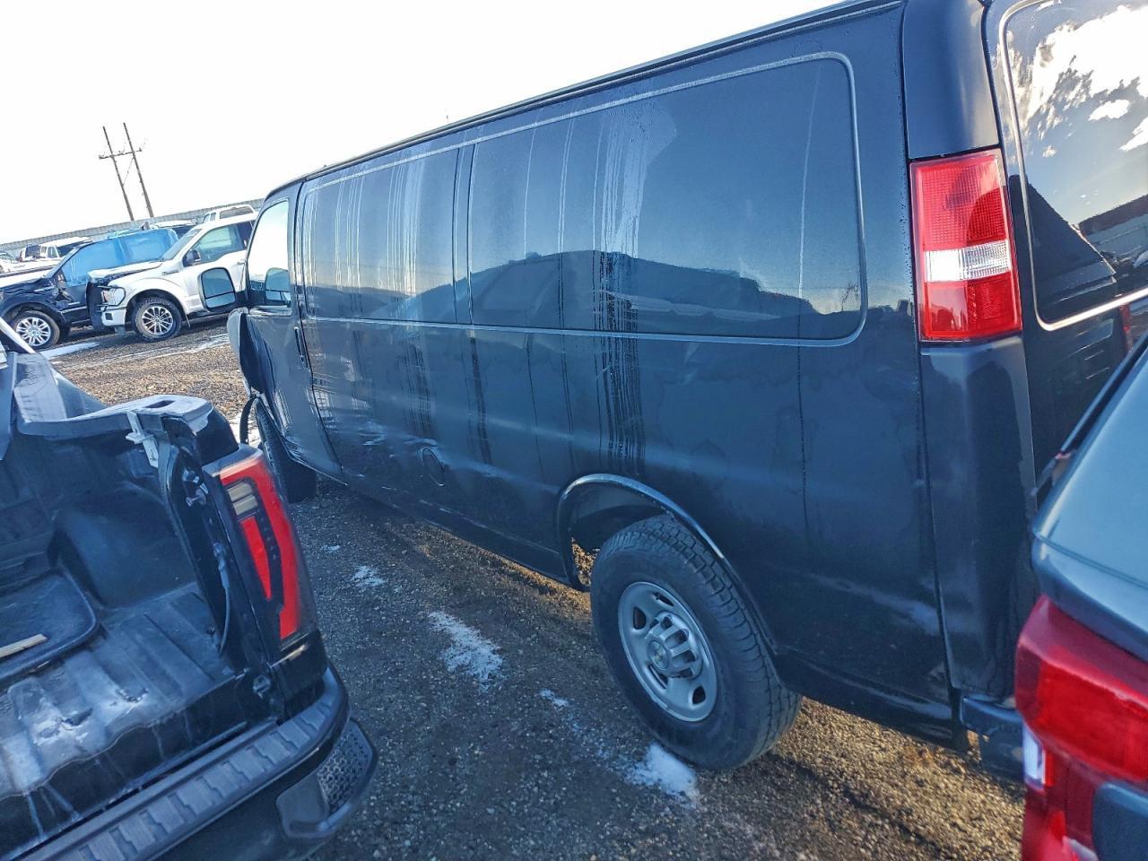 2023 Chevrolet Express Delivery Van - Фото 2