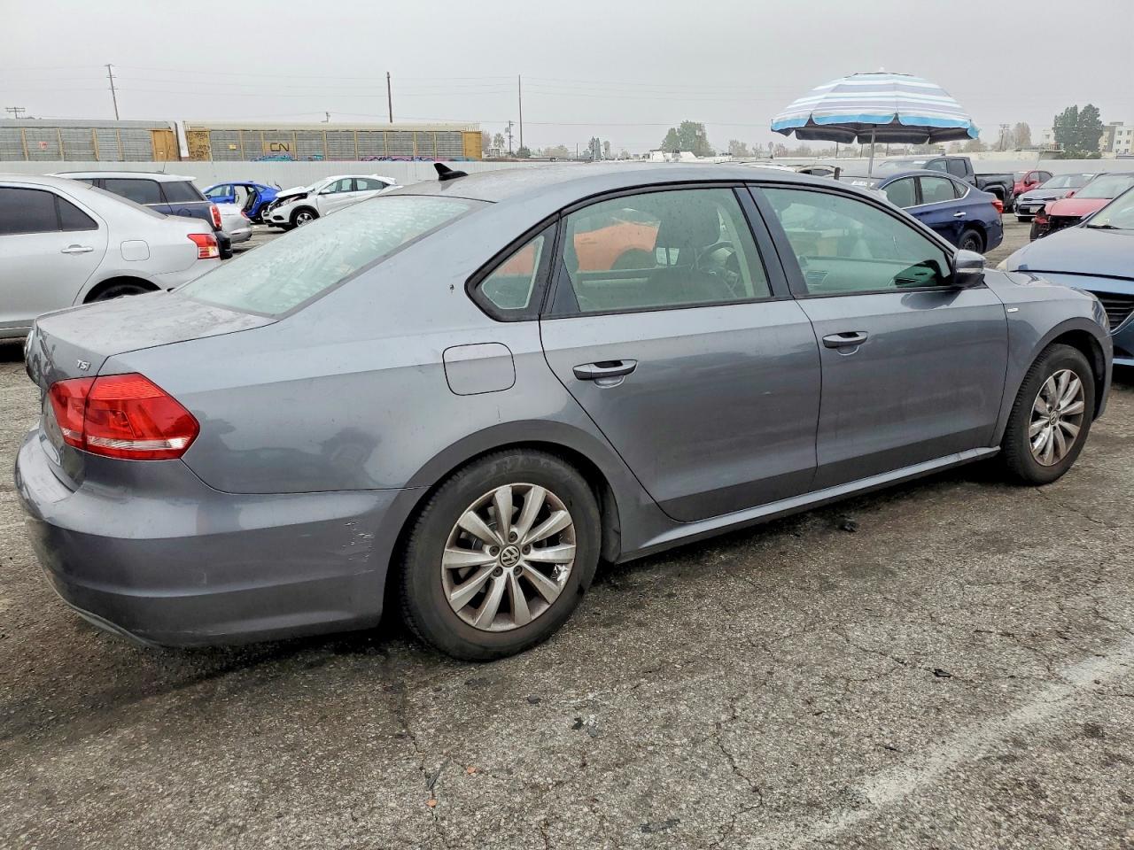 2015 Volkswagen Passat S - Фото 3