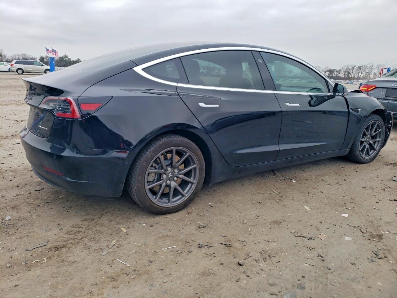 2018 Tesla Model 3 - Фото 3