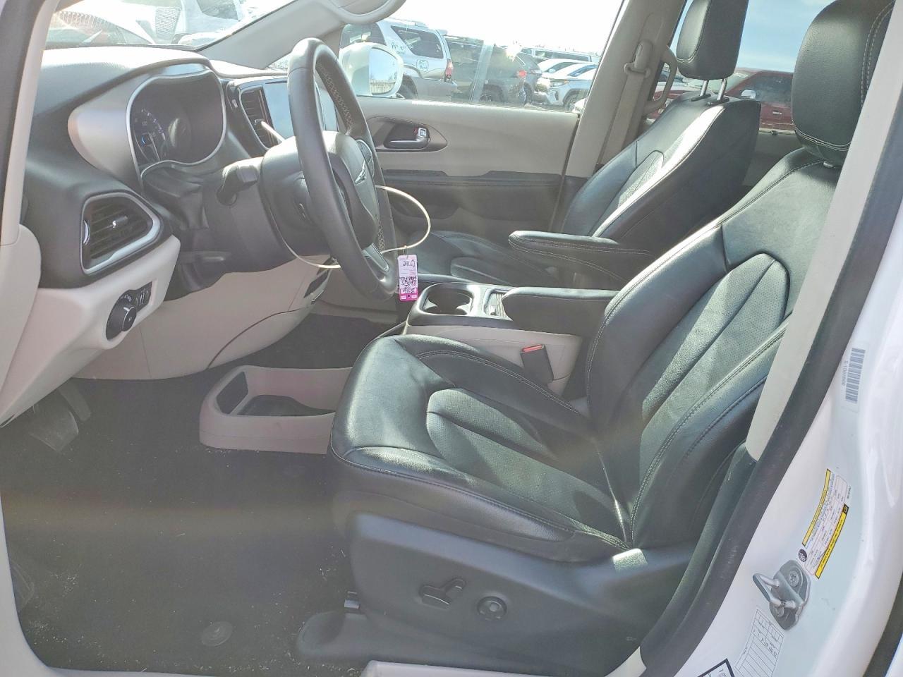 2022 Chrysler Pacifica Touring L - Image 7