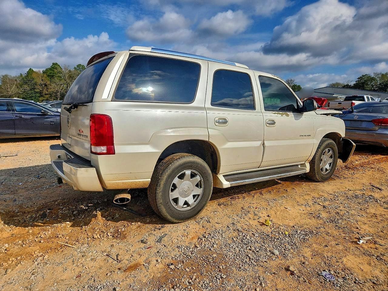 2004 Cadillac Escalade Luxury - Image 3
