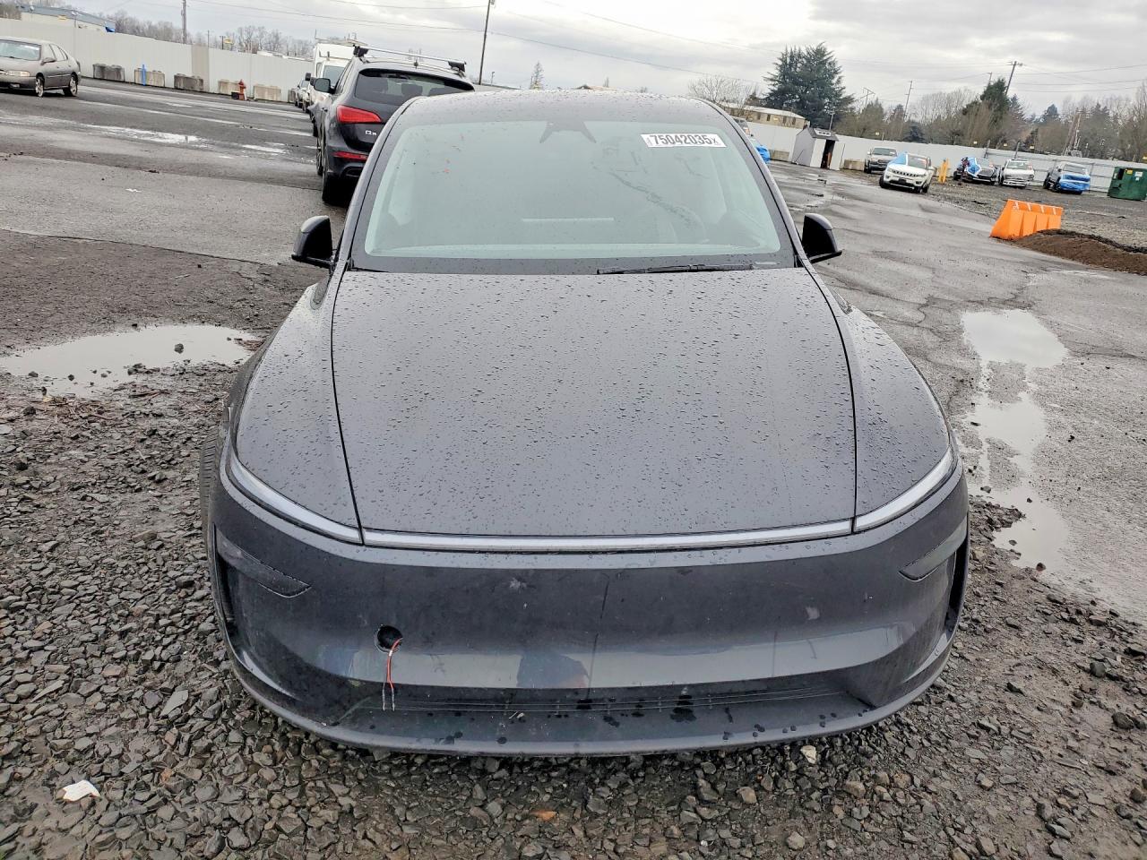 2026 Tesla Model Y - Фото 5