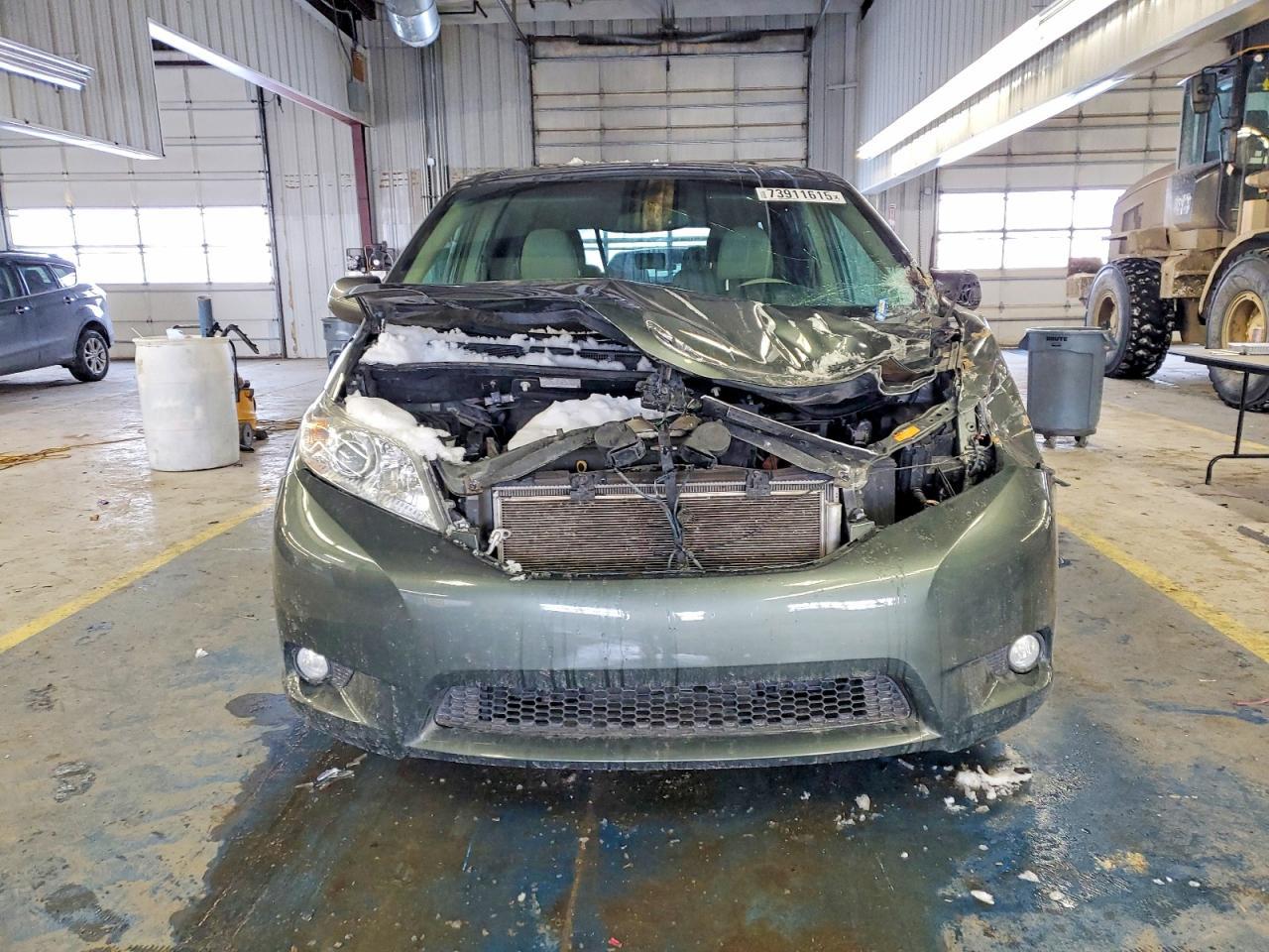 2014 Toyota Sienna Xle - Image 5