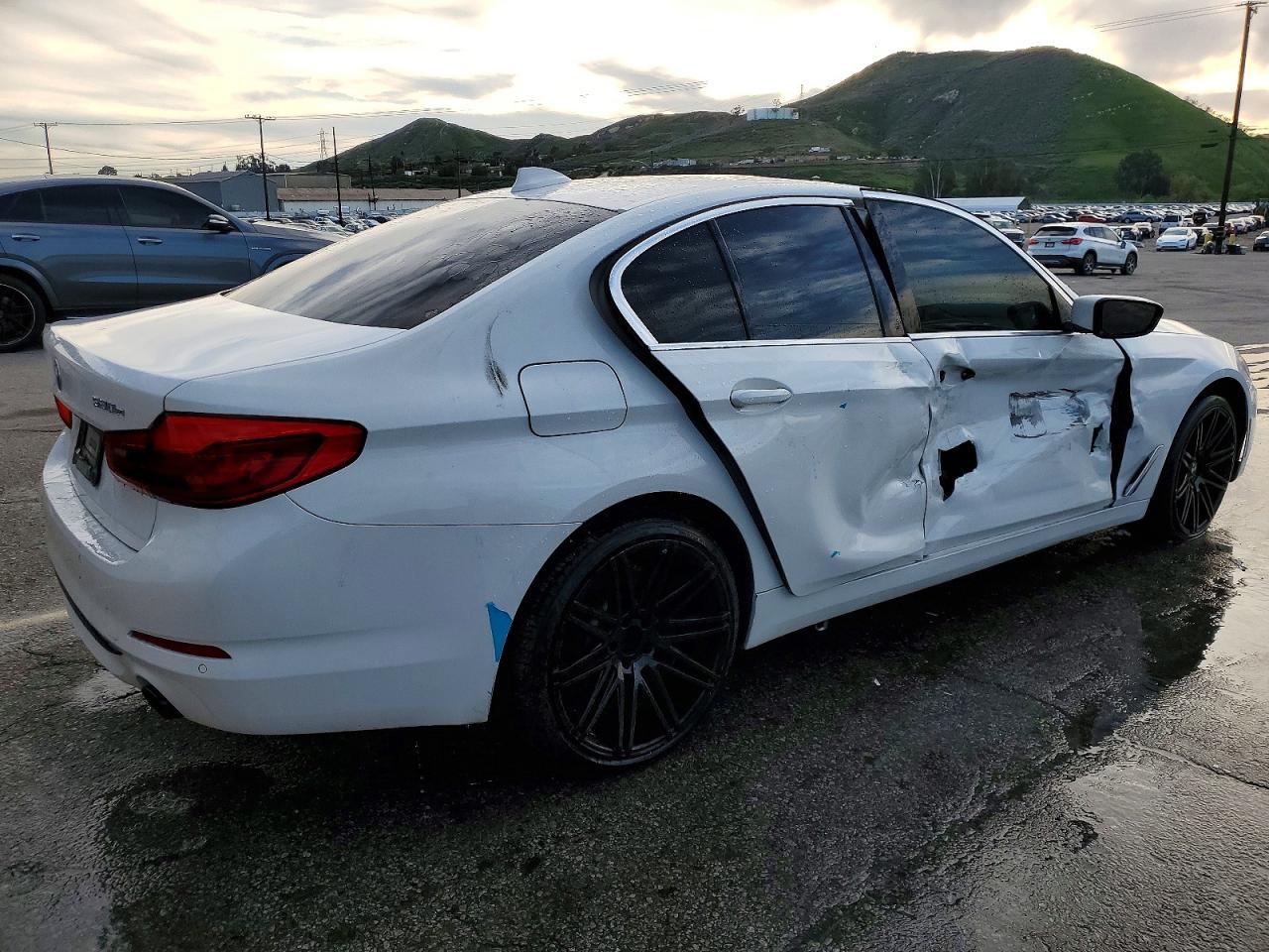 2020 BMW 530E - Фото 3